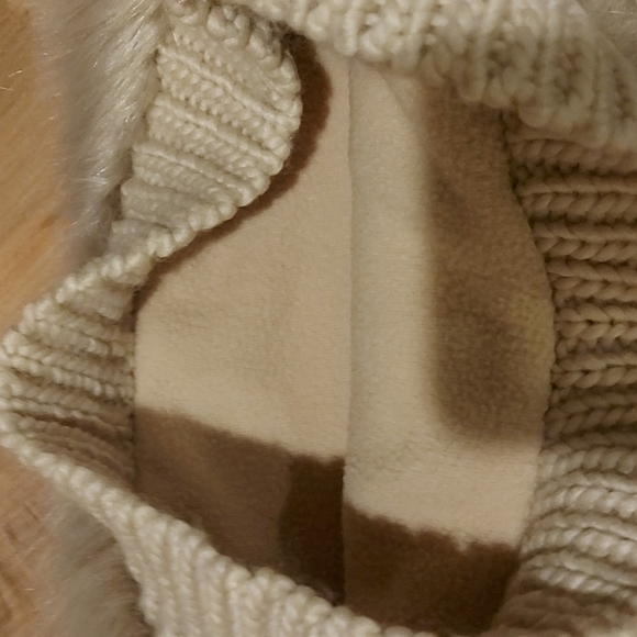 Knit and Faux Fur Neck Wrap - Picture 2 of 3